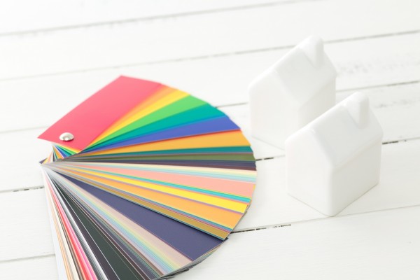 屋根の塗装色選びにお悩みの方！色選びのポイントとメリットを解説