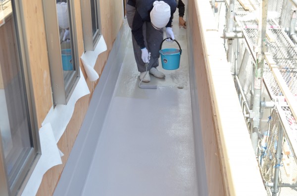 ベランダの定期的な防水工事で建物の寿命が延びる！詳しく解説